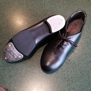 Capezio 442 Black Tap Shoes. M size 8, W size 10